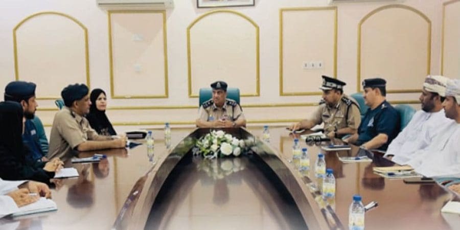 اجتماع مشترك للوقوف على مسببات الروائح الغازية في ولاية عبري