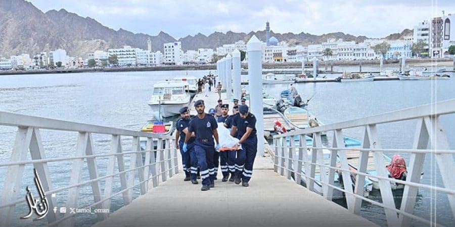 وفيات وإصابات جراء انقلاب قارب سياحي بمطرح