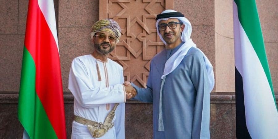 وزير الخارجية الإماراتي يستقبل نظيره العماني