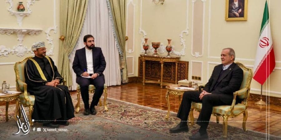 الرئيس الإيراني يستقبل وزير الخارجية العماني