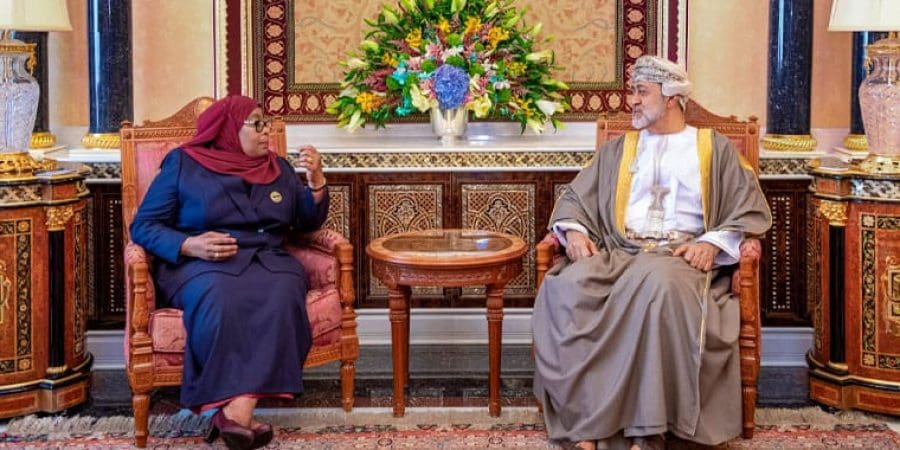 جلالة السُّلطان ورئيسة تنزانيا يبحثان خلال اتصال هاتفي أوجه التعاون