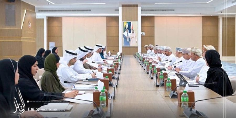 سلطنة عمان والإمارات نؤكدان أهمية مواصلة التنسيق والتشاور