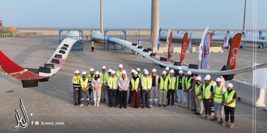 وصول أكبر توربينات الرياح ميناء الدقم