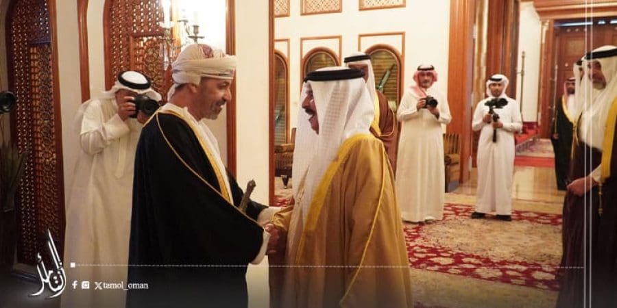 ملكُ البحرين يستقبل وزير الداخلية