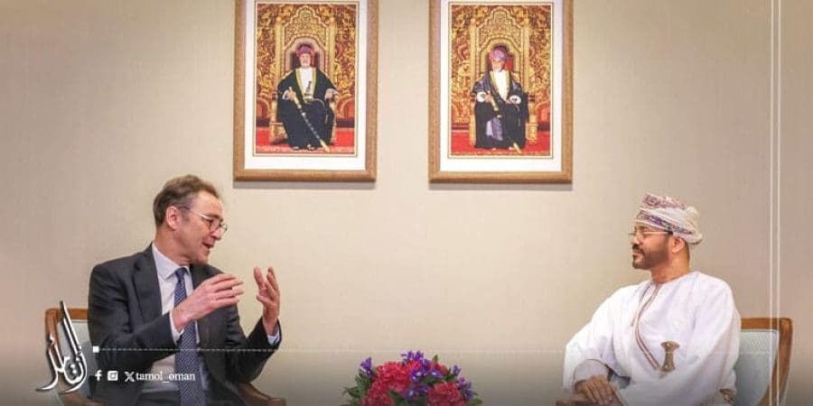 وزير الخارجية يستقبل الرئيس التنفيذي لمركز الحوار الإنساني