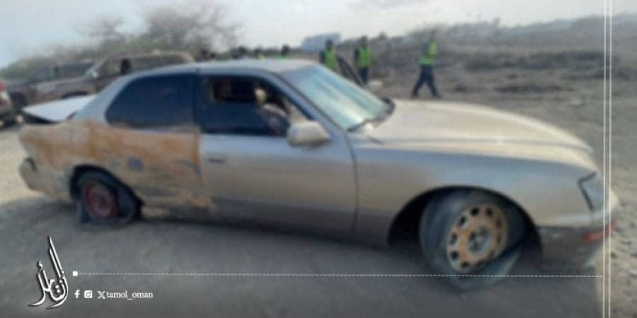 الشرطة تضبط شخصين تسببا في حادث اصطدام بثلاث مركبات والهروب من موقع الحادث