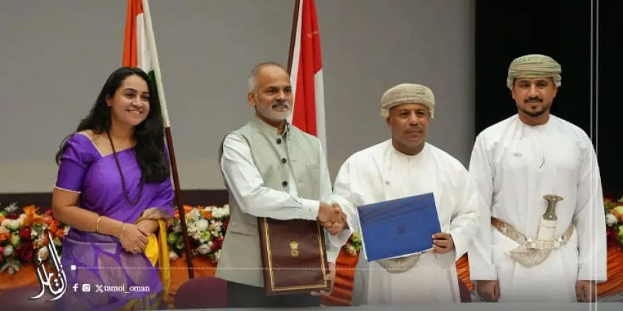 جامعة صحار‬ توقع اتفاقية بعنوان «دراسة إنشاء كرسي الدراسات الهندية»