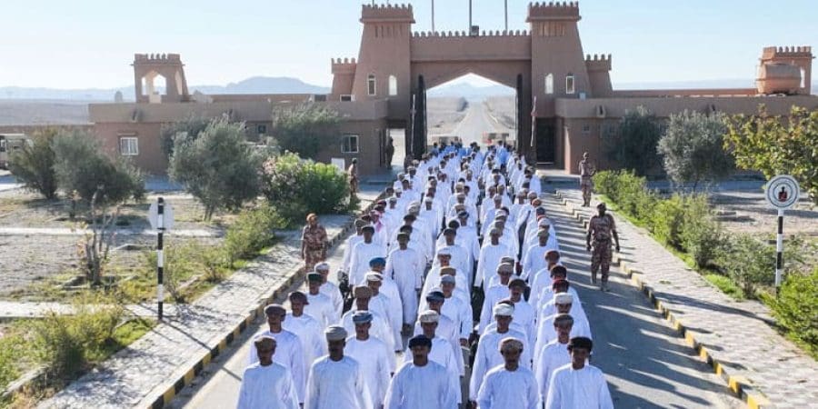 الجيش السلطاني العماني يستقبل دفعتين من الضباط المرشحين