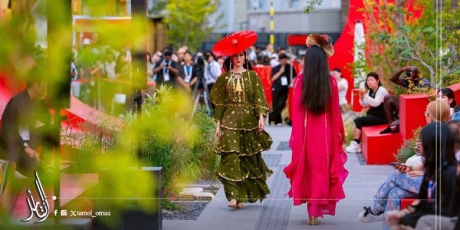 سلطنة عُمان تقدّم عرض أزياء بجناحها في إكسبو 2025