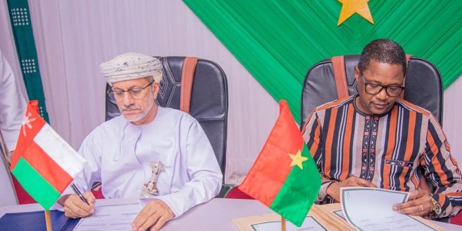 سلطنةُ عُمان وبوركينا فاسو توقّعان على ثلاث اتفاقيّات