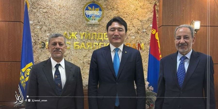 رئيس وزراء منغوليا يستقبل رئيس جهاز الاستثمار العماني