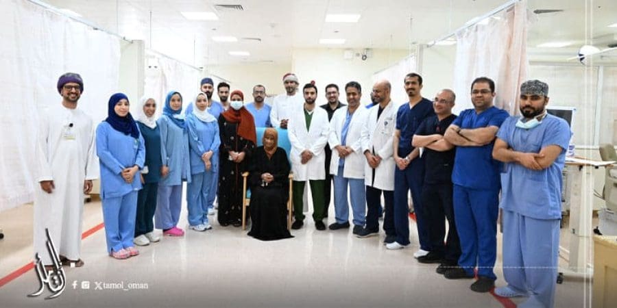 فريقٌ طبيُّ عُمانيٌ ينجح في إجراء عملية زراعة قلب صناعي