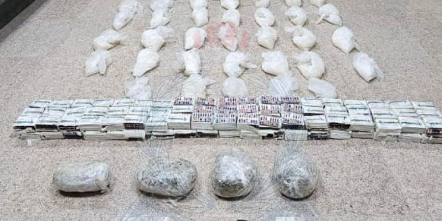 القبض على شخصين من جنسية آسيوية قبالة شاطئ ولاية شناص