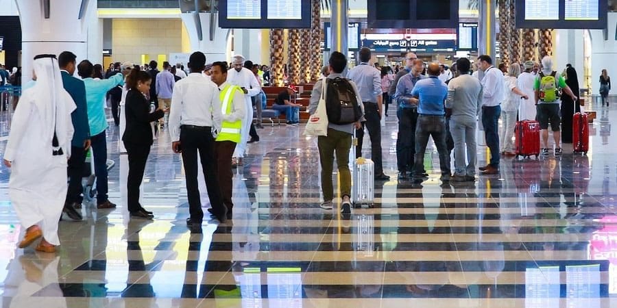 حركة المسافرين عبر مطارات سلطنة عمان