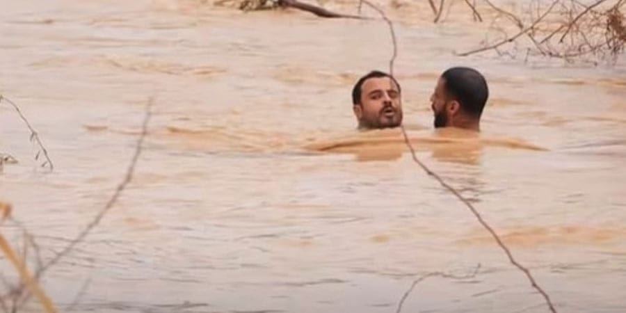 إنقاذ الفنان العُماني منتصر الغافري يمنيًا من الغرق بحضرموت