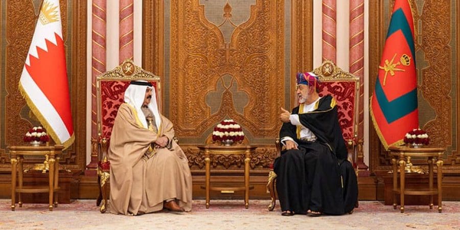 جلالة السُّلطان وملك البحرين يستعرضان وجهات النظر حول عددٍ من القضايا الراهنة